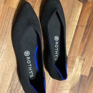 BRAND NEW Rothy’s “The Point” in Black - Size 8.5